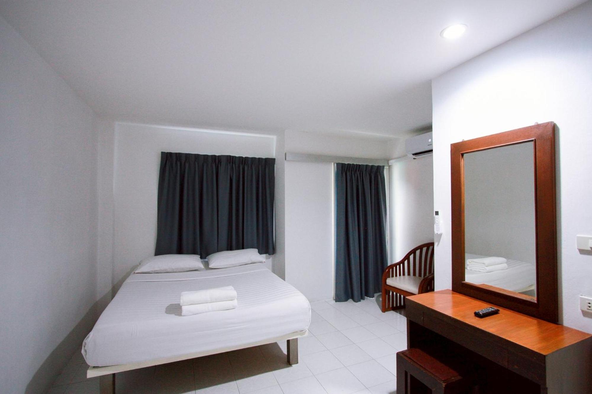 18 Coins Cafe&Hostel Pattaya Værelse billede