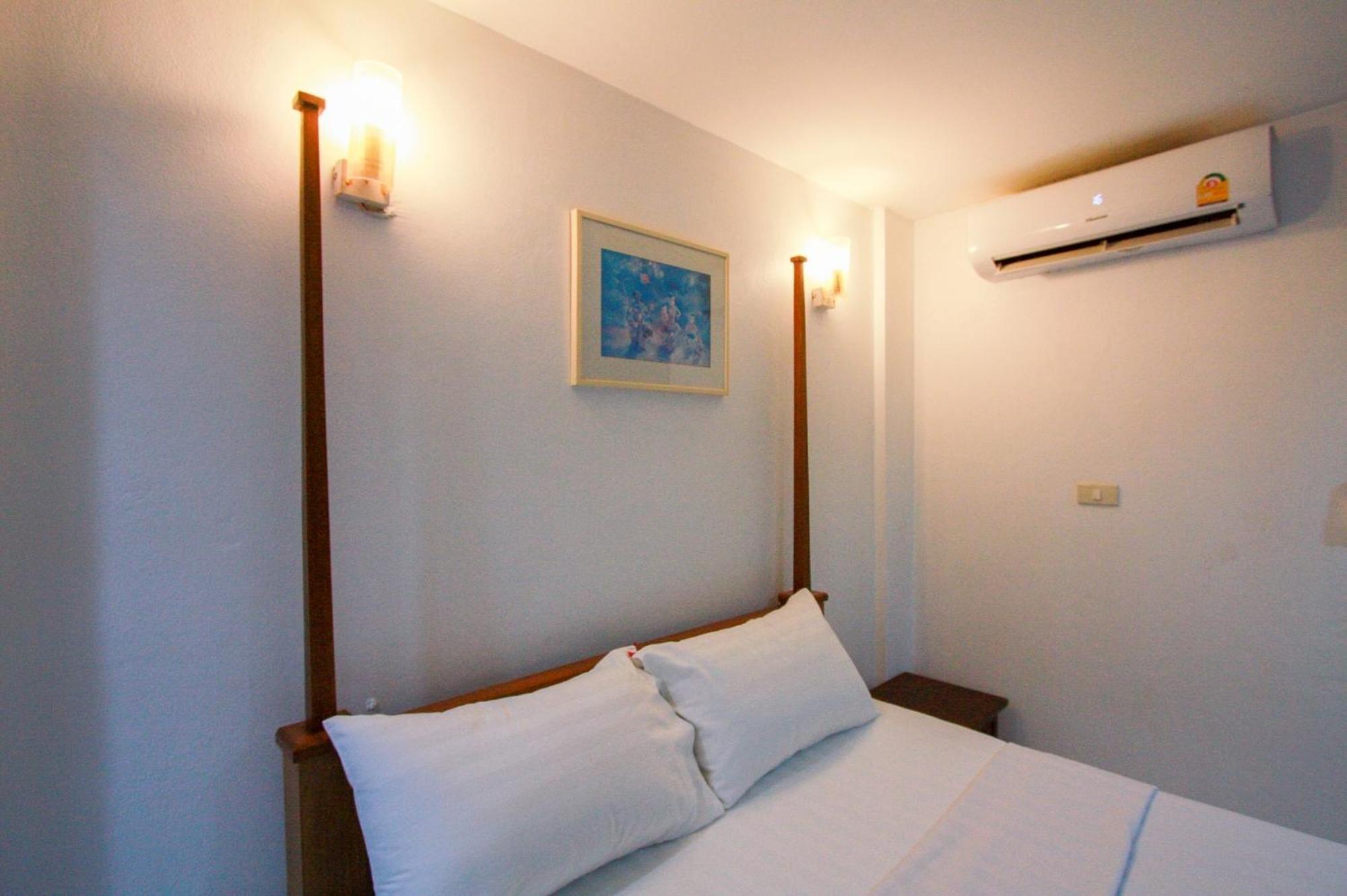 18 Coins Cafe&Hostel Pattaya Værelse billede