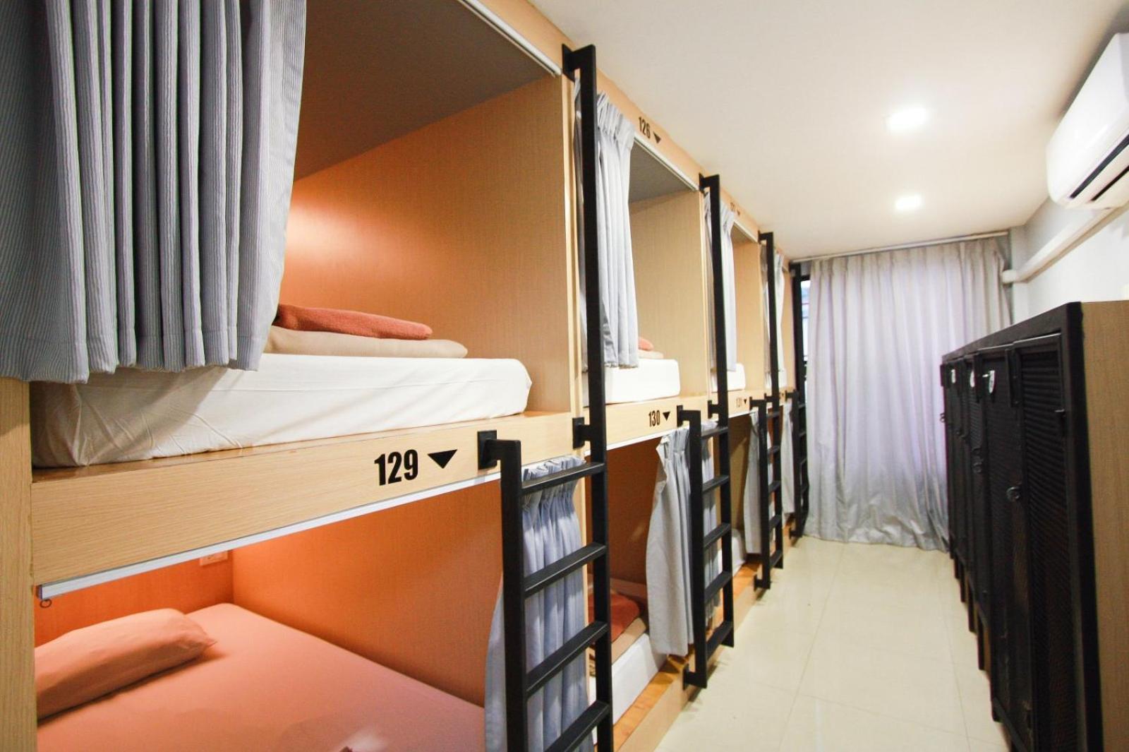 18 Coins Cafe&Hostel Pattaya Værelse billede